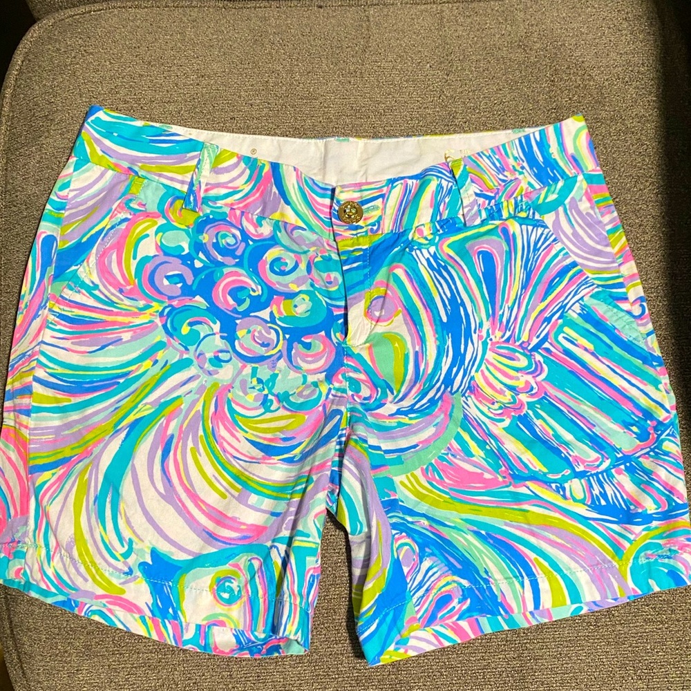 Lilly Pulitzer Jayne shorts size 6 EUC very cute!! I love Lilly!!